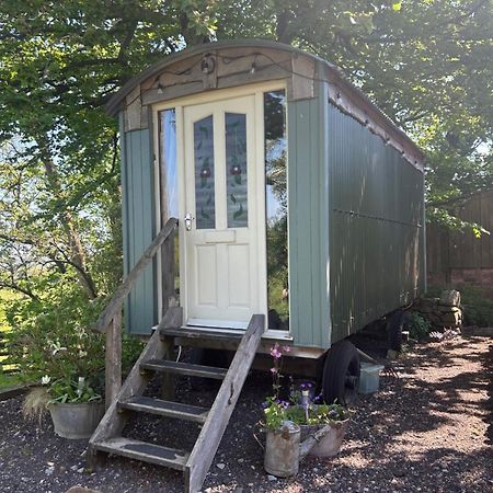 Rhodes To Serenity - Waterfall Shepherds Hut Cauldon 外观 照片